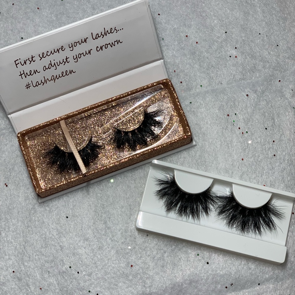 Extra Glamorous Eyelashes in style Thiccc